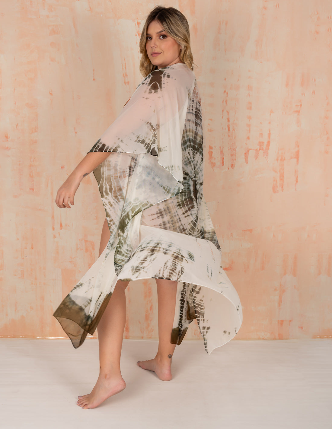 Fly Kimono Dark Green + Pistacho + Ivory. Hand-Dyed Kimono In Dark Green + Pistacho + Ivory. Entreaguas