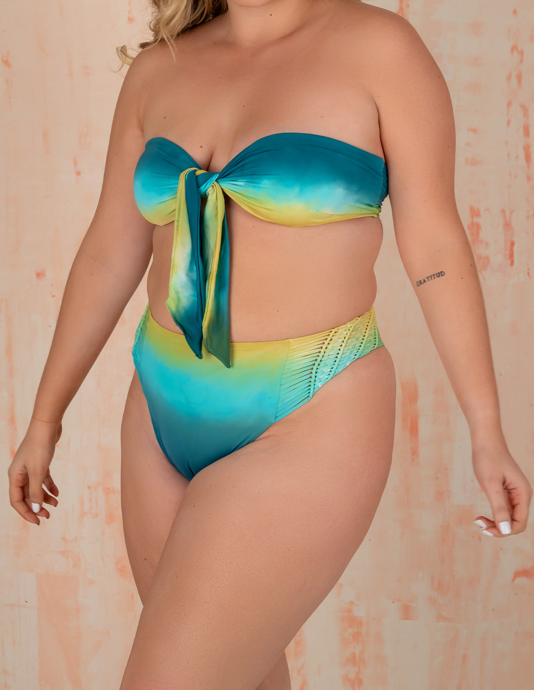 Iris Bottom Lima + Turquoise + Green Algea. Hand-Dyed Bikini Bottom With Hand Woven Macramé In Lima + Turquoise + Green Algea. Entreaguas