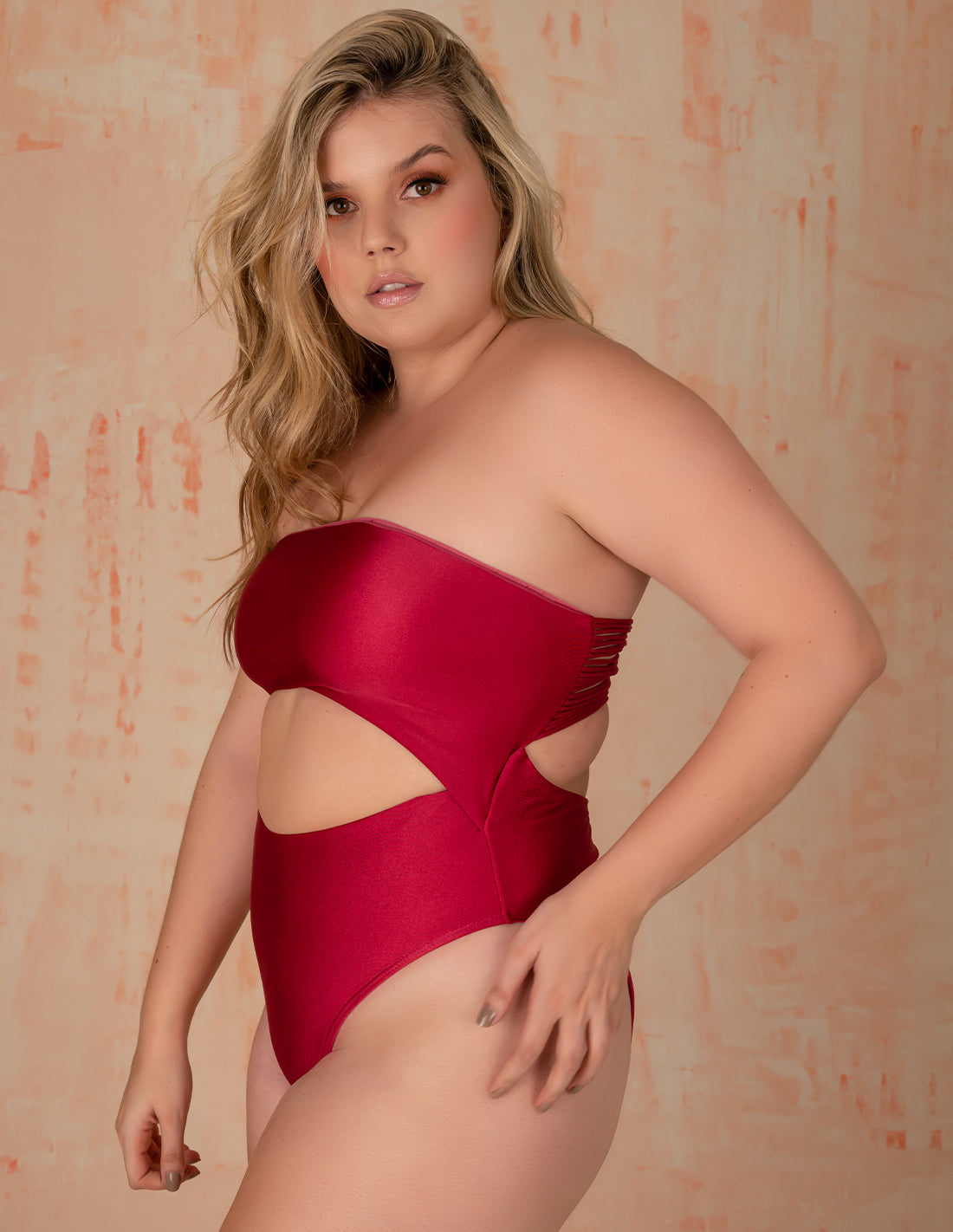 Infinite One Piece Burgundy. Hand-Dyed One Piece Swimsuit With Hand Woven Macramé In Burgundy. Entreaguas