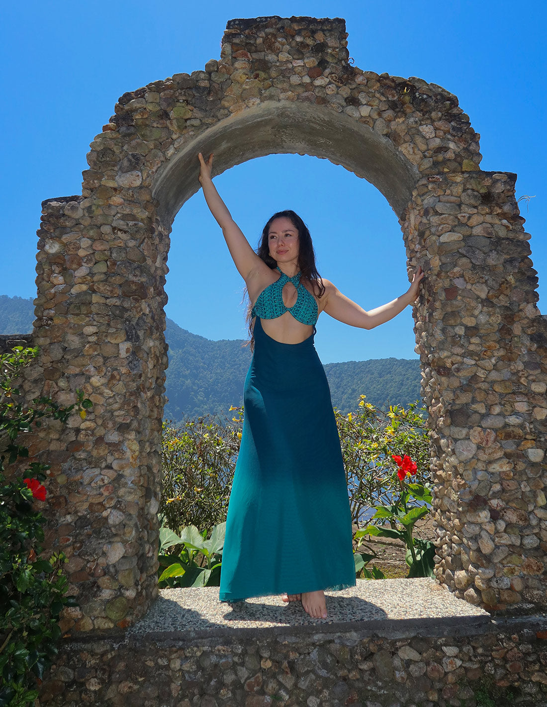 Outfit: Omna Crop Top & Sairi Skirt Opal Green + Marino