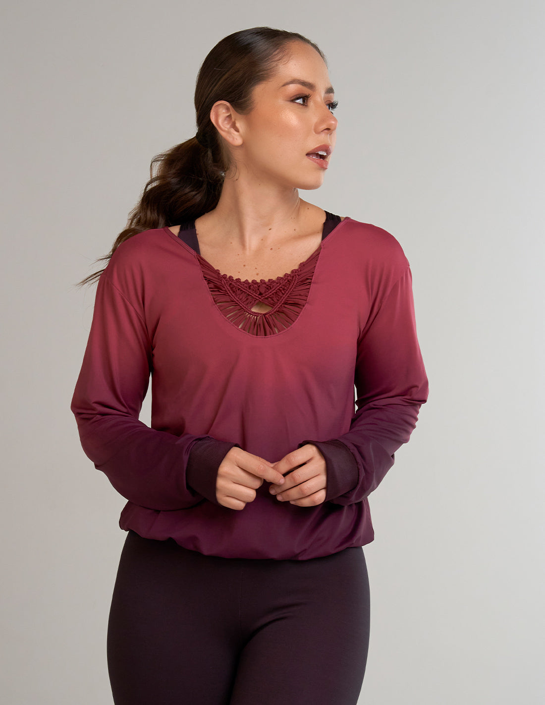 Senses Blouse Faded Purple. Hand-Dyed Blouse With Hand Woven Macramé In Faded Purple. Entreaguas