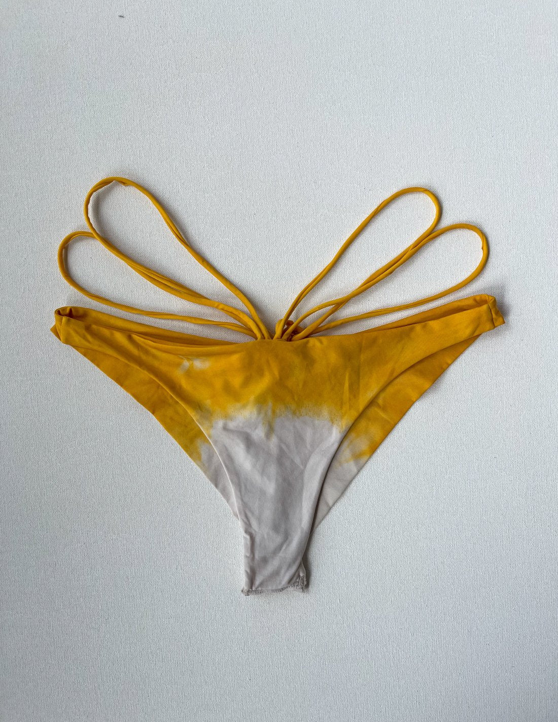 Mustard Bottom. Bikini Bottom In Mustard. Entreaguas