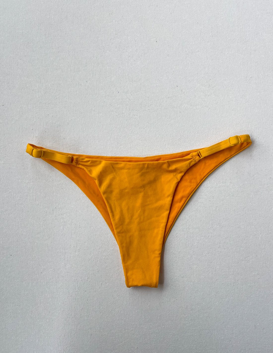 2 Bottom Mustard. Bikini Bottom In Mustard. Entreaguas