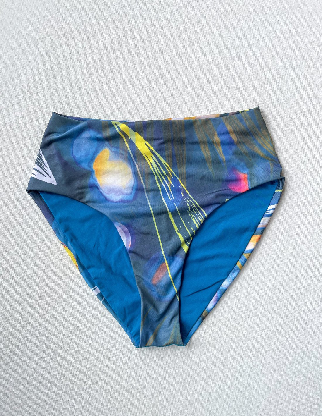 Blue Parrot Bottom. Bikini Bottom In Blue Parrot. Entreaguas