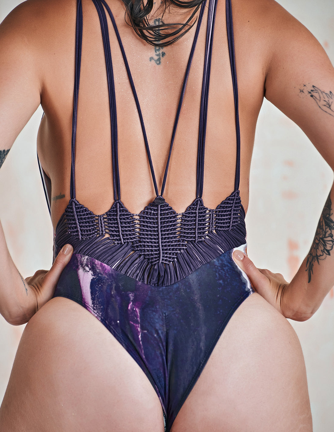 Mirror Body Uyuni. Body In Uyuni. Entreaguas