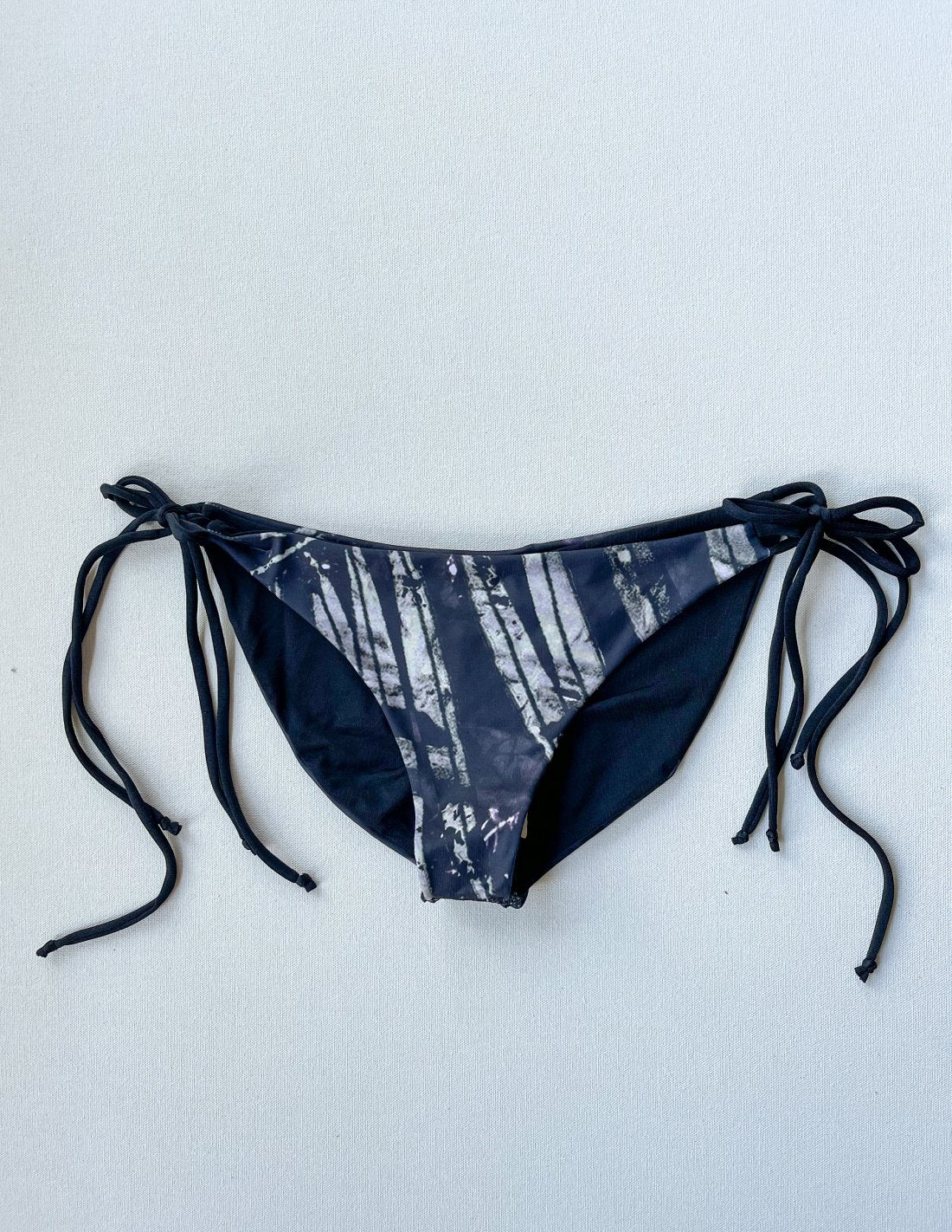 Black Palm Tree Bottom. Bikini Bottom In Black Palm Tree. Entreaguas