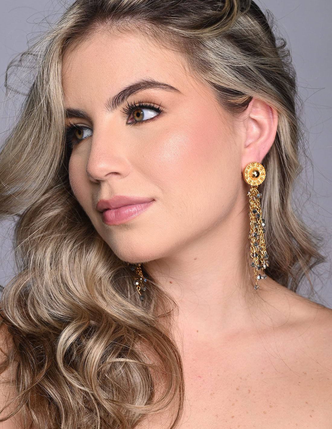 Dalia Earring Gray. Earring In Gray. Entreaguas
