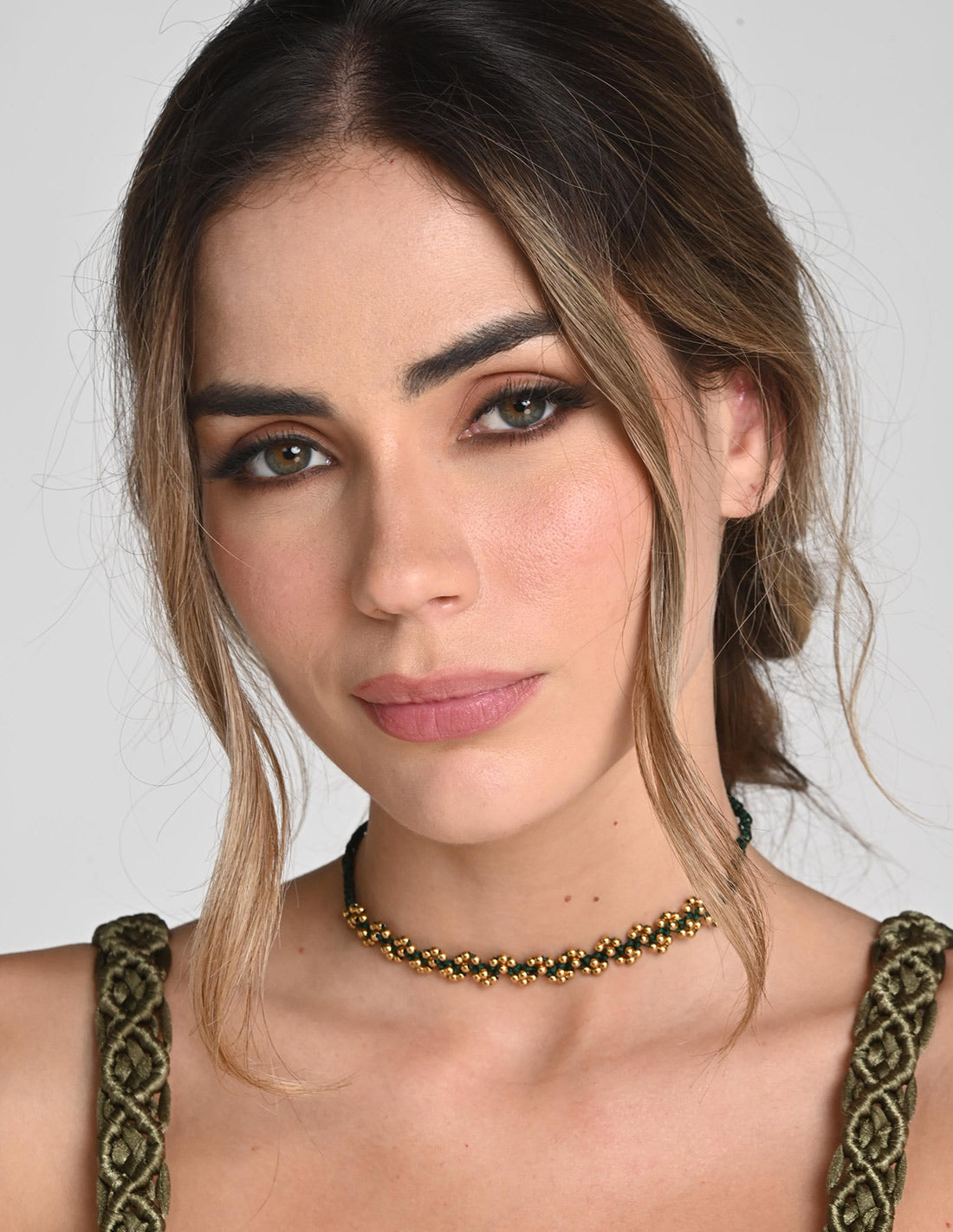 Nayara Choker Oil Green. Choker In Oil Green
