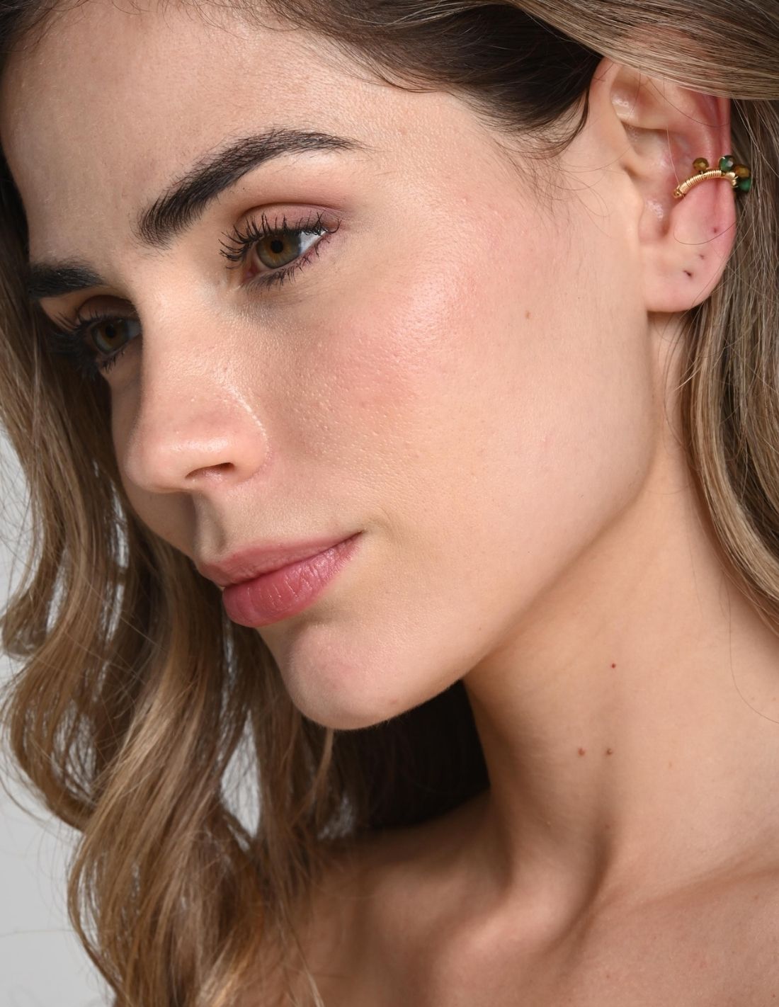 Jazmin Ear Cuff Emerald Green + Golden. Ear Cuff In Emerald Green + Golden