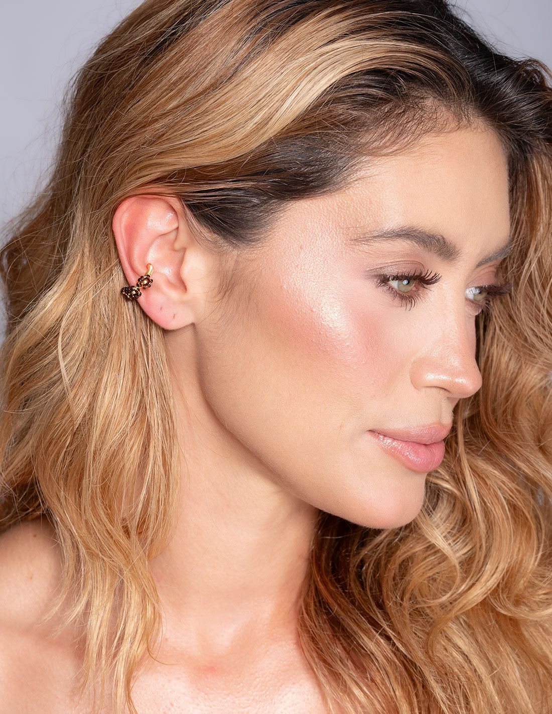Nusa Ear Cuff Brown + Golden. Ear Cuff In Brown + Golden