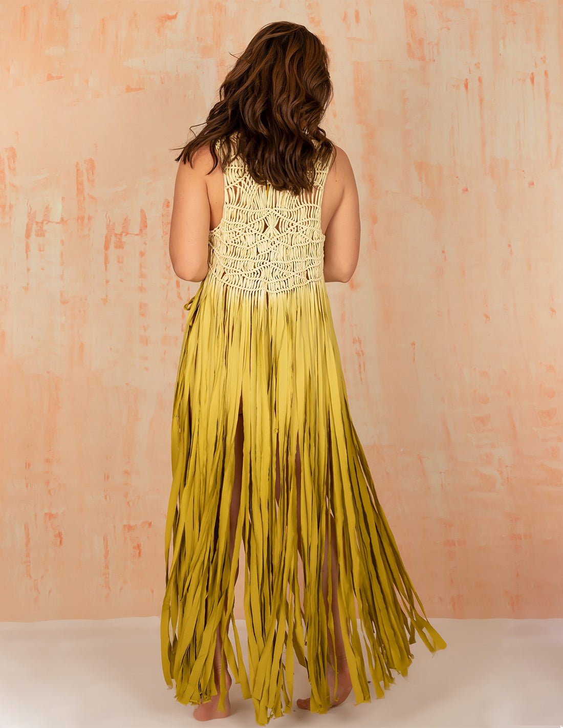 Element Vest Mind Olive. Hand-Dyed Beach Vest With Hand Woven Macramé In Mind Olive. Entreaguas