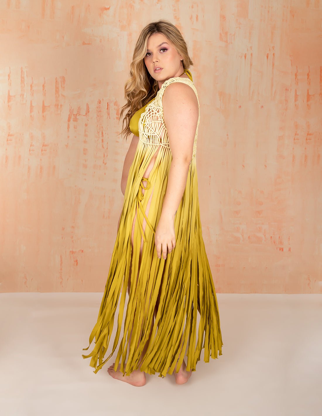 Element Vest Mind Olive. Hand-Dyed Beach Vest With Hand Woven Macramé In Mind Olive. Entreaguas