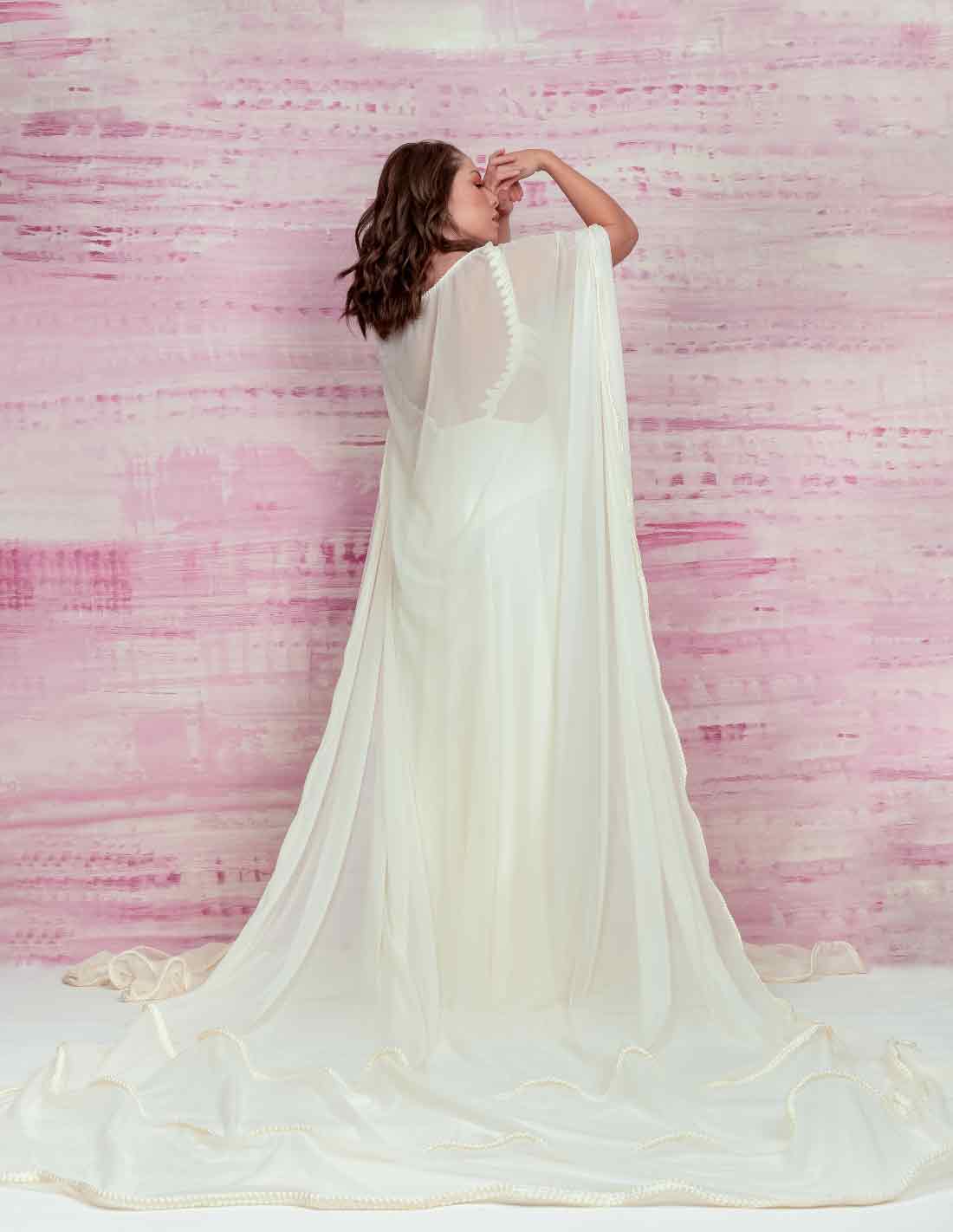 Festival Cape Ivory. Cape With Hand Woven Macramé In Ivory. Entreaguas