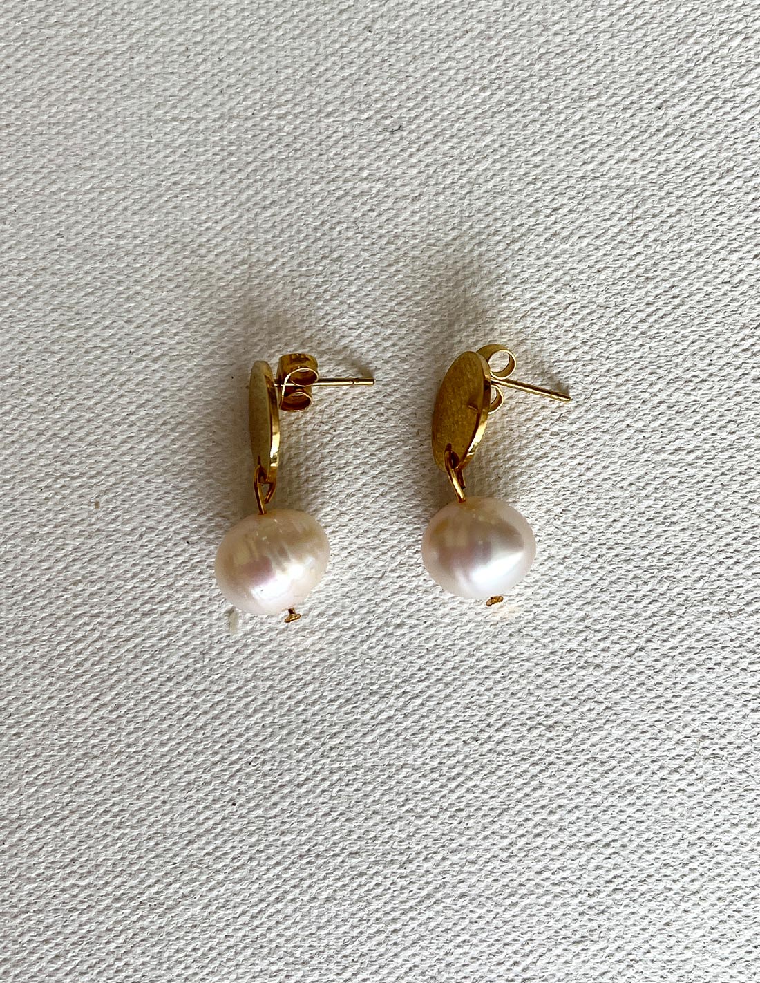 Rosa Earring Golden Pearl - Earring - Entreaguas Wearable Art