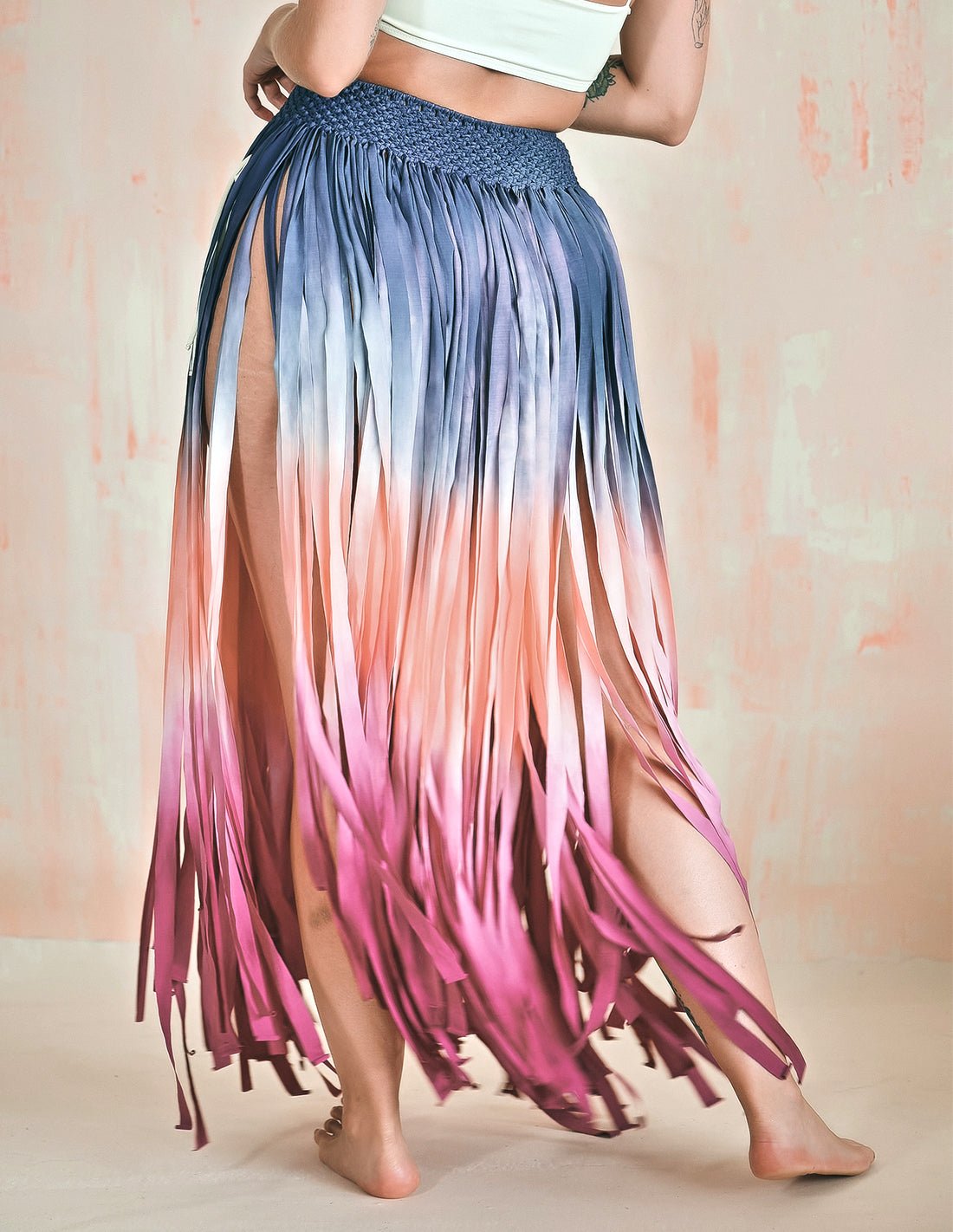 Flow Skirt Uyuni Storm. Hand-Dyed Beach Skirt With Hand Woven Macramé In Uyuni Storm. Entreaguas