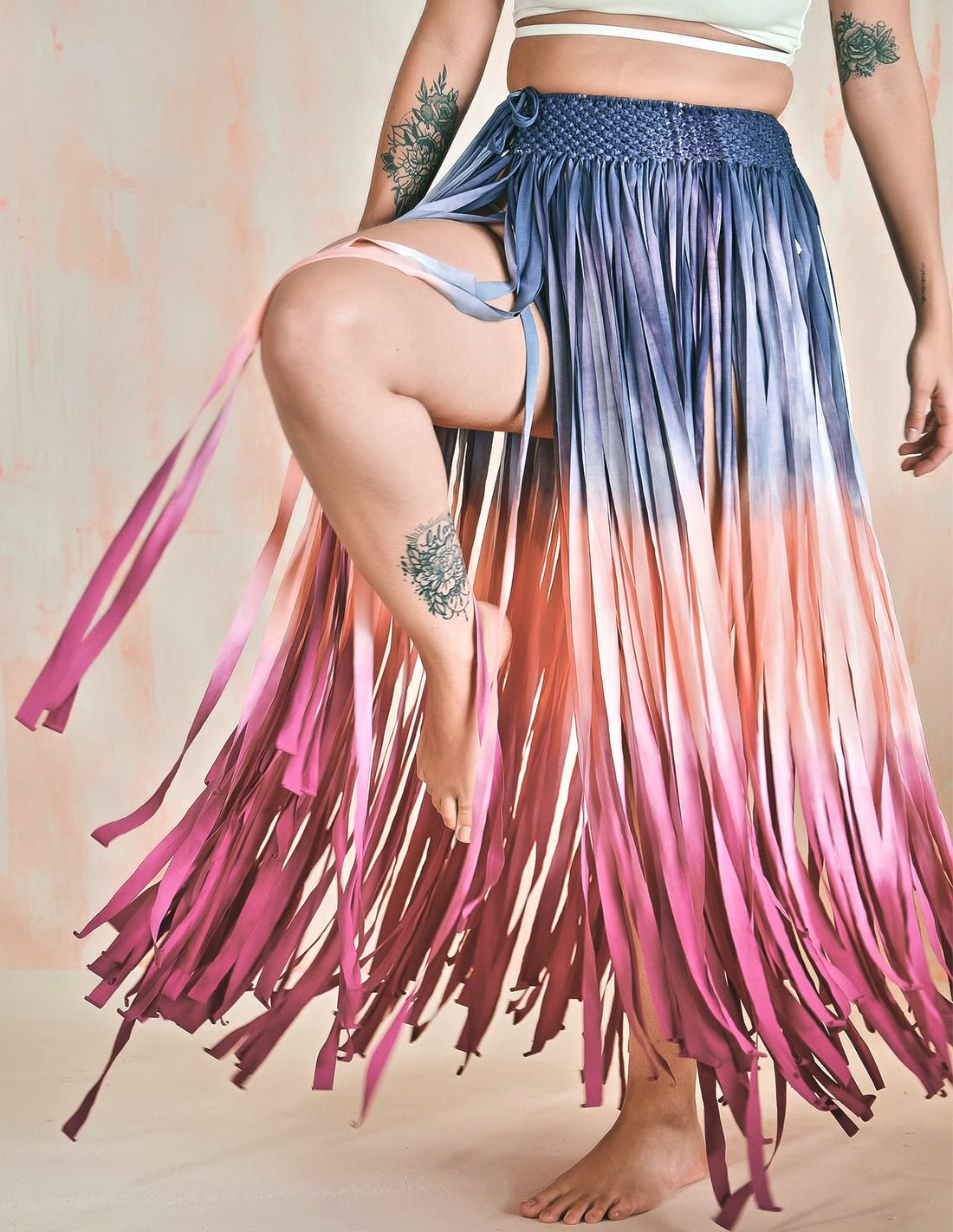 Flow Skirt Uyuni Storm. Hand-Dyed Beach Skirt With Hand Woven Macramé In Uyuni Storm. Entreaguas