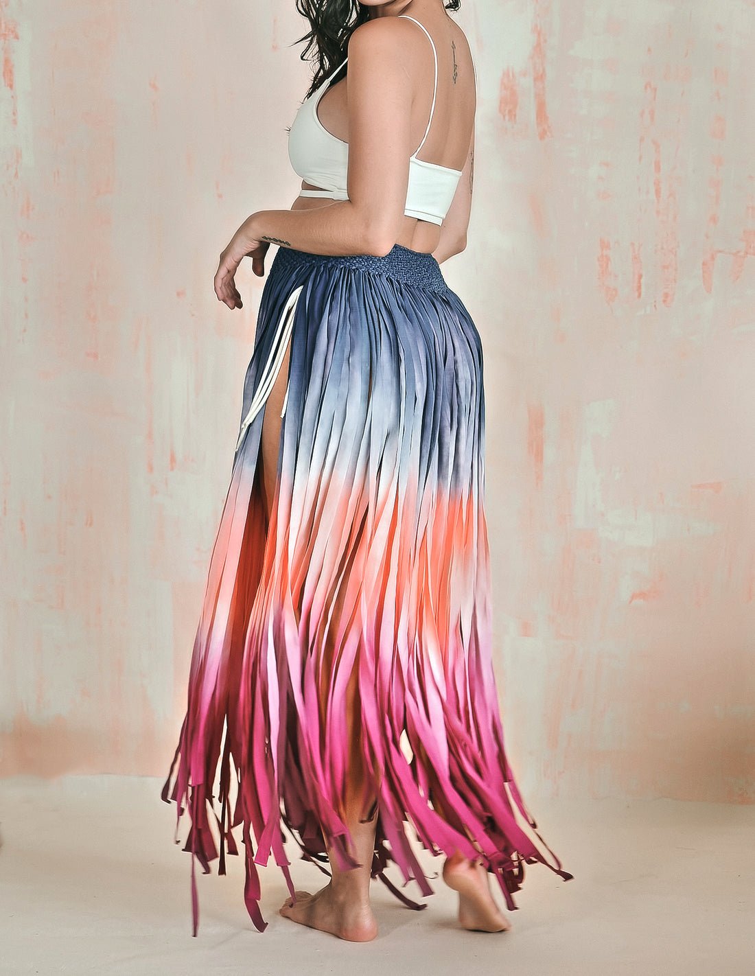 Flow Skirt Uyuni Storm. Hand-Dyed Beach Skirt With Hand Woven Macramé In Uyuni Storm. Entreaguas