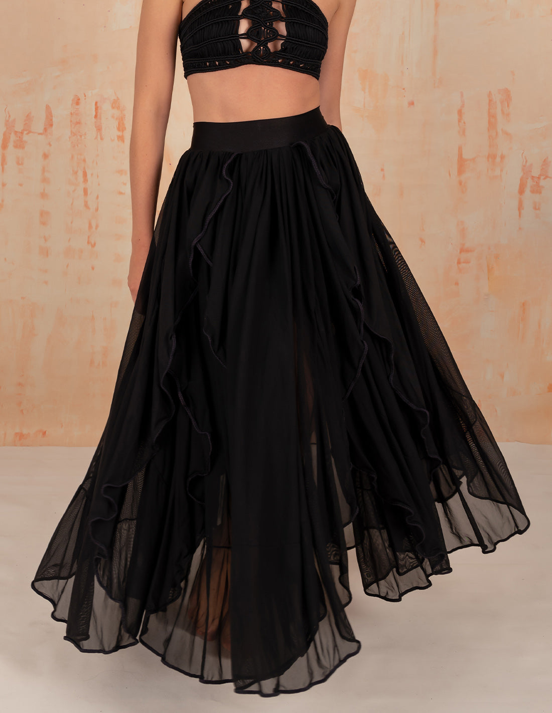 Petalos Skirt Black. Skirt With Hand Woven Macramé In Black. Entreaguas