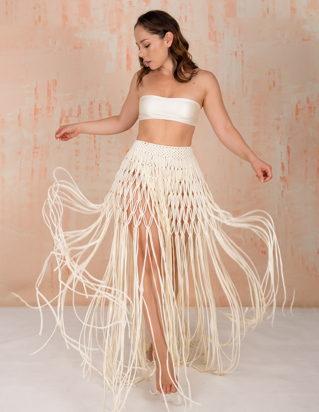 Chatteu Skirt Ivory. Skirt With Hand Woven Macramé In Ivory. Entreaguas