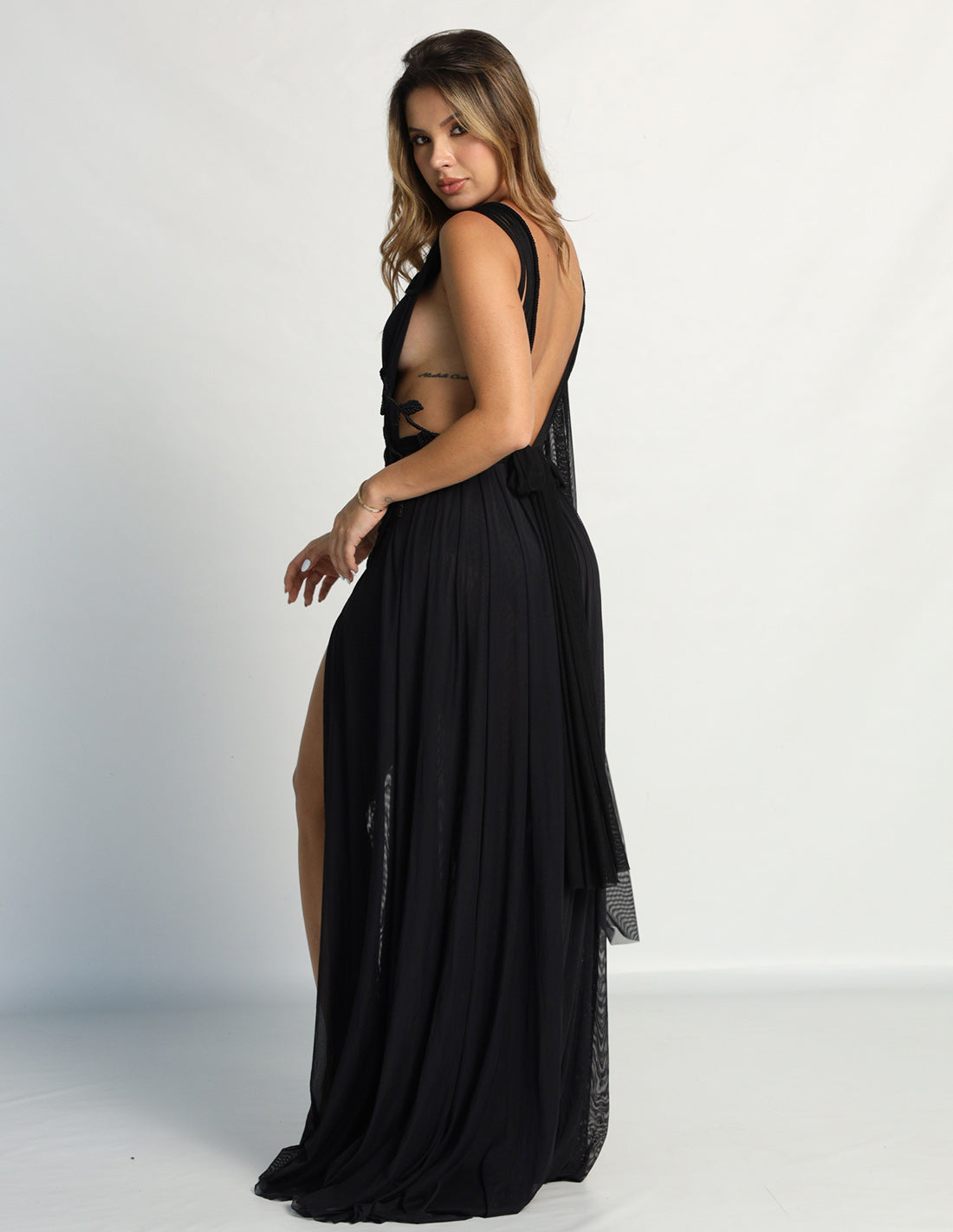 Corpenico Dress Black. Dress With Hand Woven Macramé In Black. Entreaguas