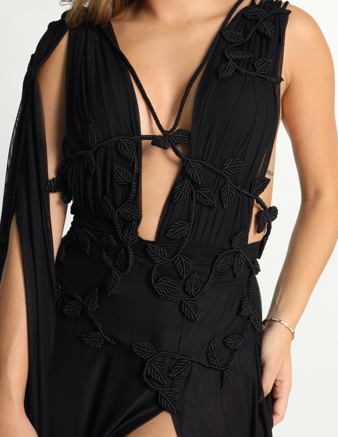 Corpenico Dress Black. Dress With Hand Woven Macramé In Black. Entreaguas