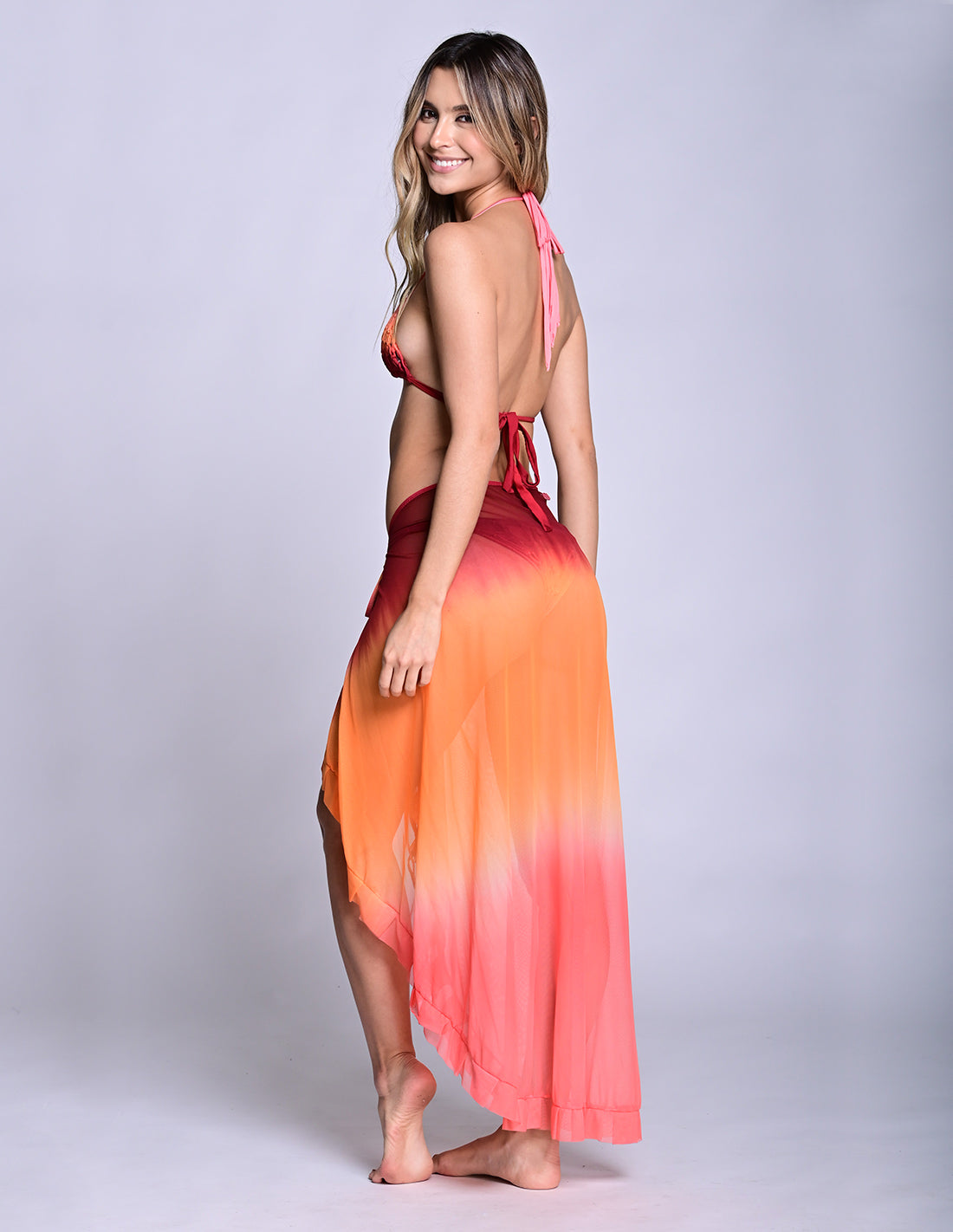 Calm Beach Wrap Salmon Flower + Tangerine + Burbundy. Hand-Dyed Beach Wrap Cover-Up In Salmon Flower + Tangerine + Burbundy. Entreaguas