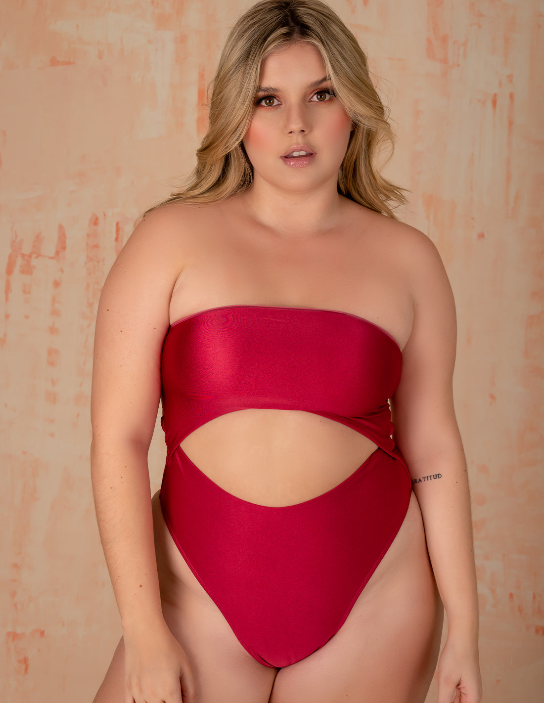 Infinite One Piece Burgundy. Hand-Dyed One Piece Swimsuit With Hand Woven Macramé In Burgundy. Entreaguas