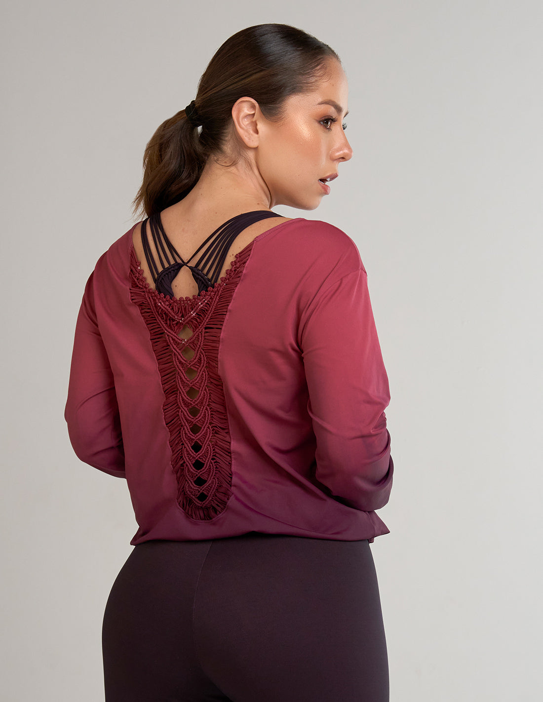 Senses Blouse Faded Purple. Hand-Dyed Blouse With Hand Woven Macramé In Faded Purple. Entreaguas