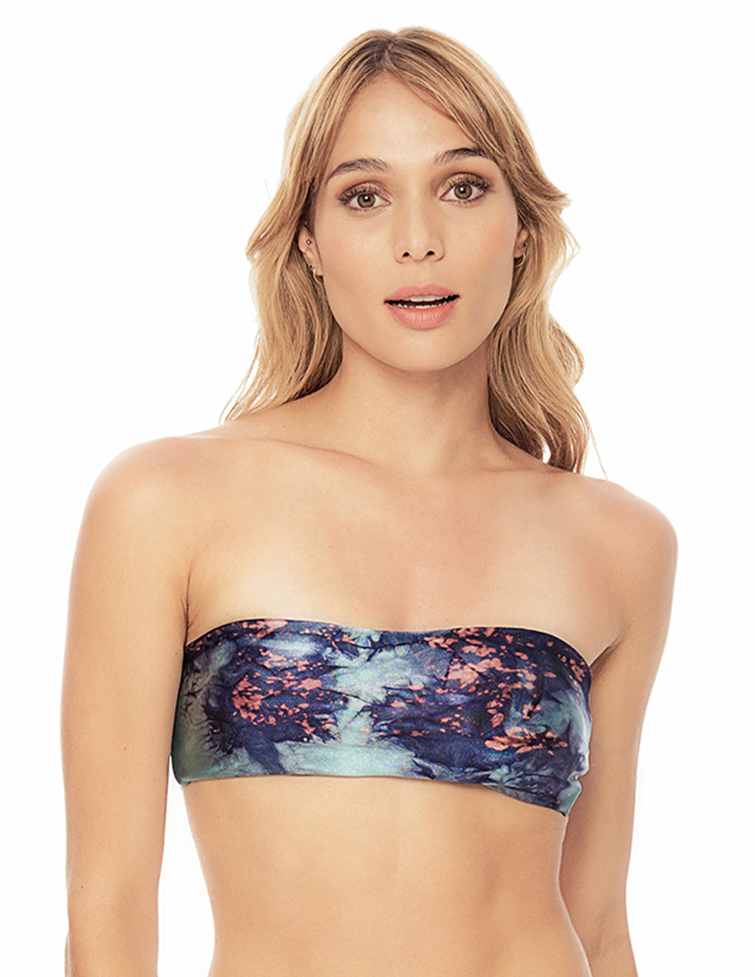 Mountain Top Coral Stain. Hand-Dyed Bikini Top In Coral Stain. Entreaguas