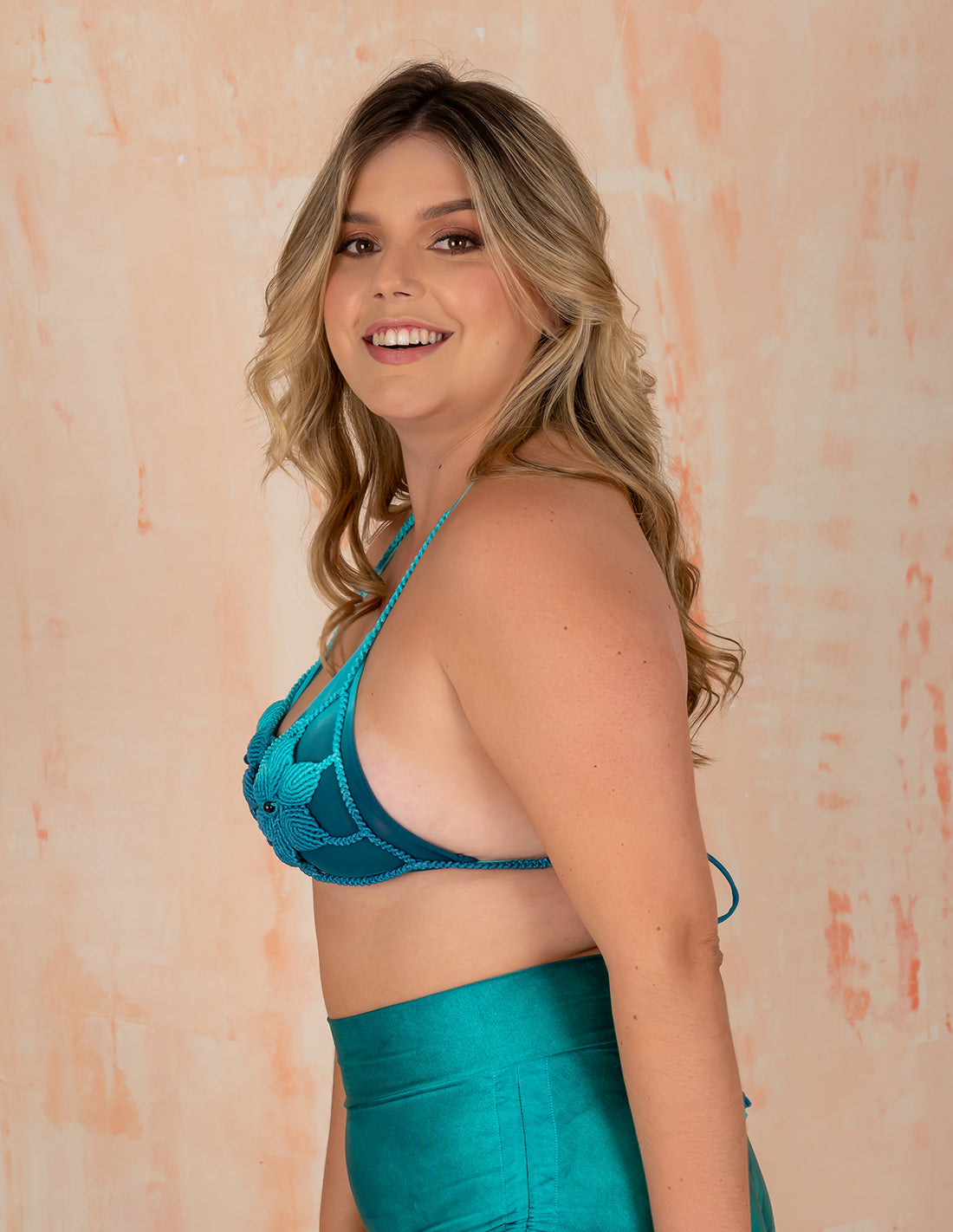 Love Me Love Me Knot Top Turquoise + Green Algea. Hand-Dyed Bikini Top With Hand Woven Macramé In Turquoise + Green Algea. Entreaguas