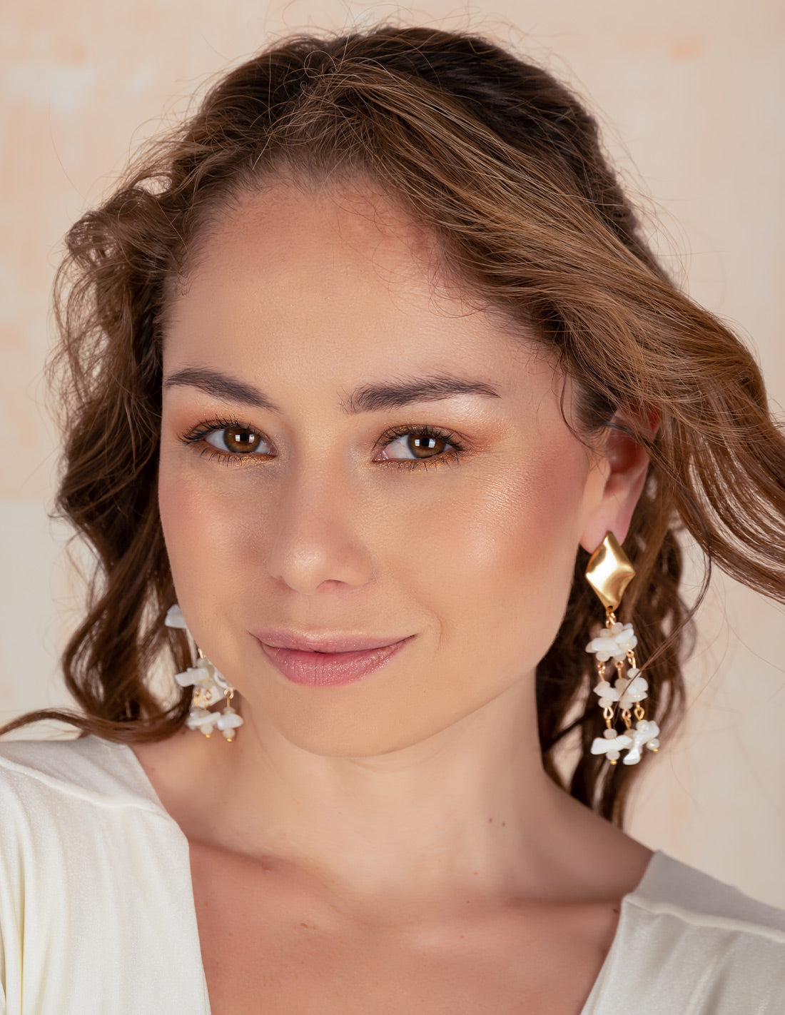 Azalea Earring Ivory. Earring In Ivory. Entreaguas