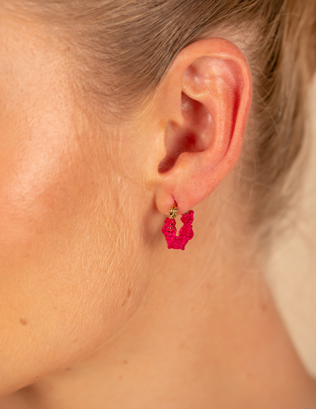 Melody Earring Fuchsia. Hand-Dyed Earring With Hand Woven Macramé In Fuchsia. Entreaguas