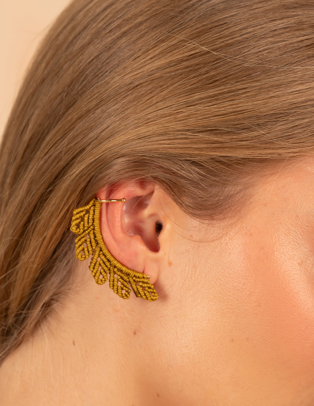Regal Ear Cuff Golden. Hand-Dyed Ear Cuff With Hand Woven Macramé In Golden. Entreaguas