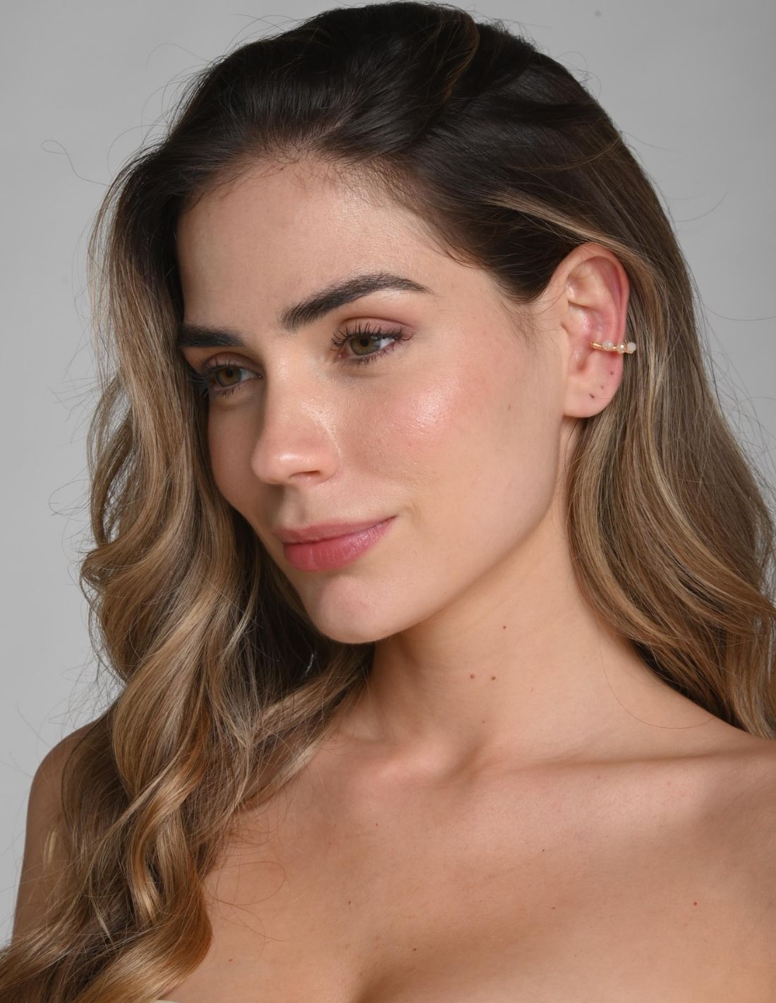 Jazmin Ear Cuff Beige. Ear Cuff In Beige