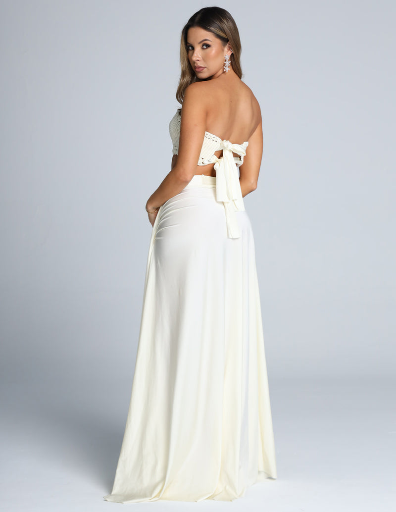 Outfit: Crop Top Lovar & Skirt Prega Ivory