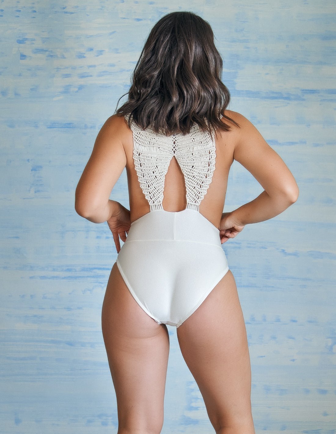 Feather Body Ivory. Body With Hand Woven Macramé In Ivory. Entreaguas