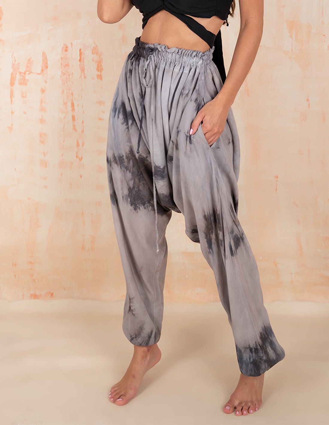 Flemish Pant Spotted Black. Hand-Dyed Beach Pant In Spotted Black. Entreaguas