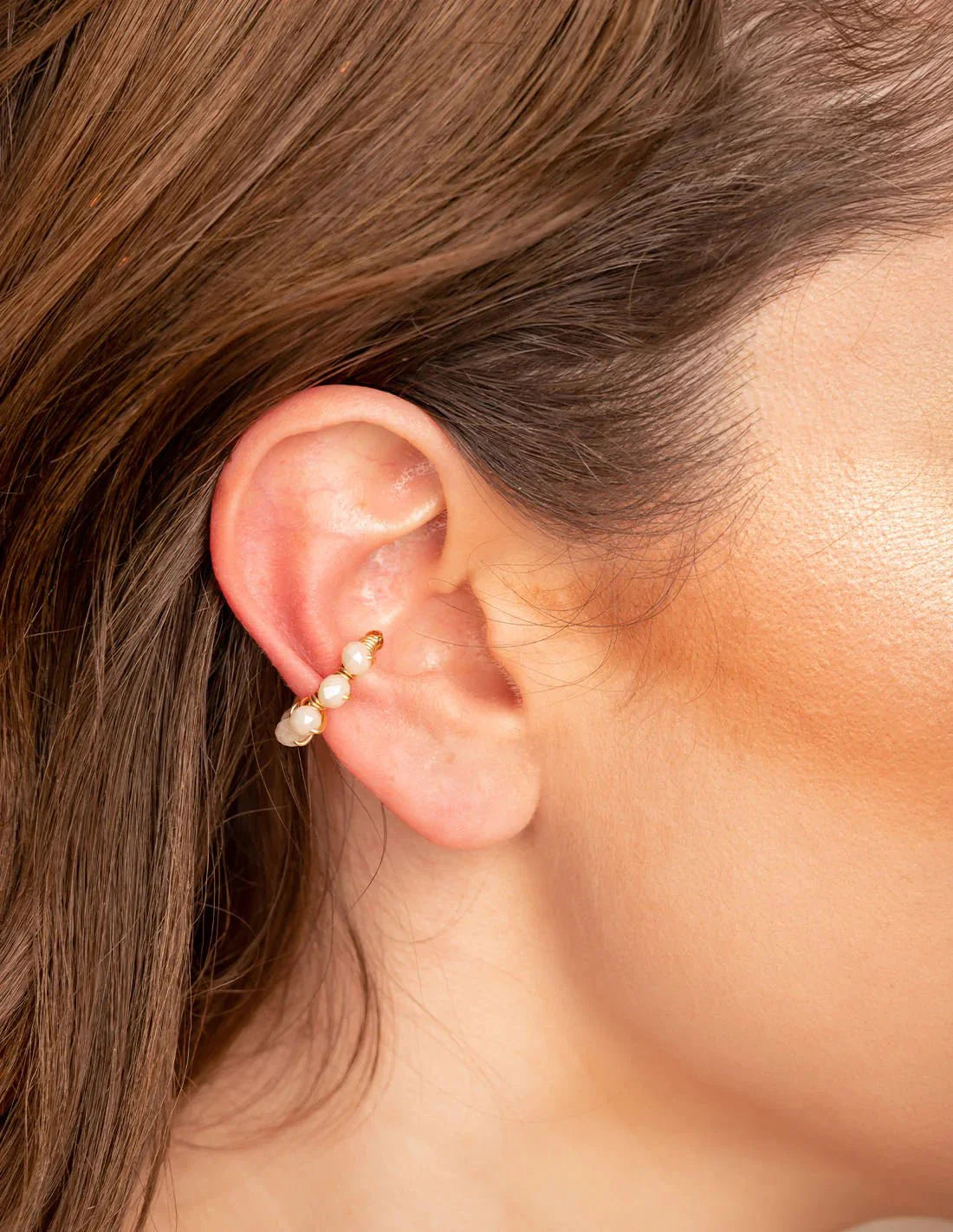 Jazmín Ear Cuff Golden Pearl - Ear Cuff - Entreaguas Wearable Art