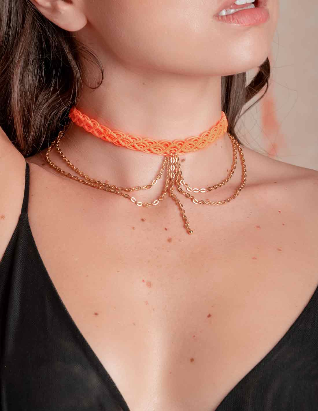 Corteza Chocker-Garter Orange. Chocker-Garter In Orange. Entreaguas