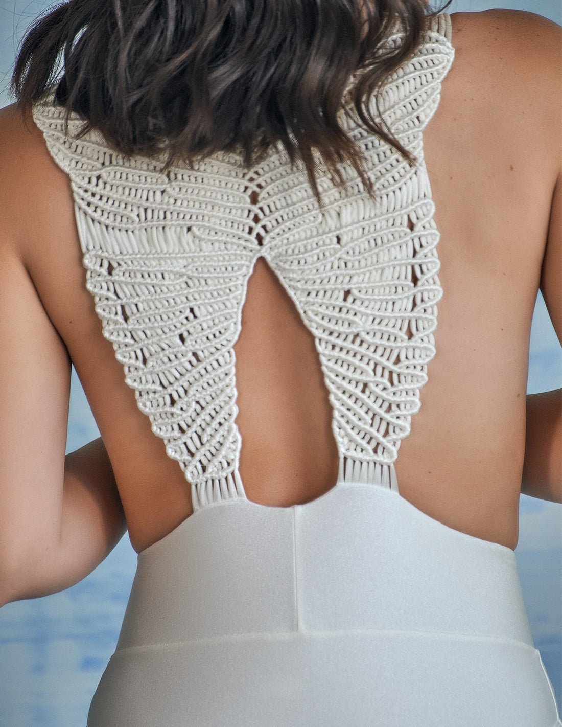 Feather Body Ivory. Body With Hand Woven Macramé In Ivory. Entreaguas